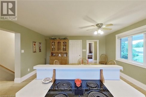 27393181-3.jpg