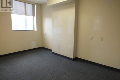 27929059-5.jpg