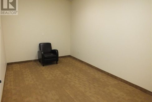 27933972-4.jpg