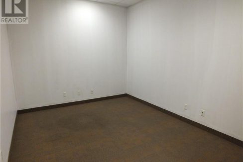 27933973-4.jpg