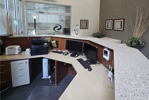 28057231-2.jpg