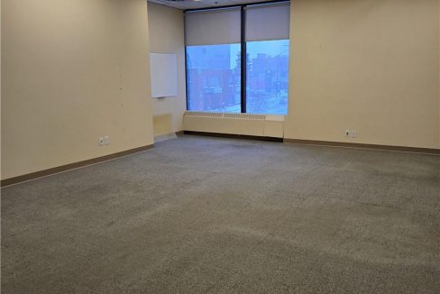 28064287-1.jpg