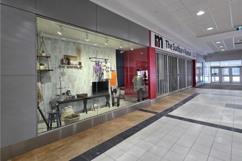 28064288-1.jpg