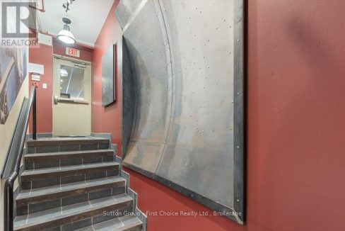 28457184-12.jpg