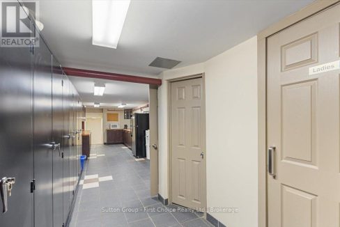 28457184-14.jpg