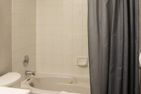 28813068-8.jpg