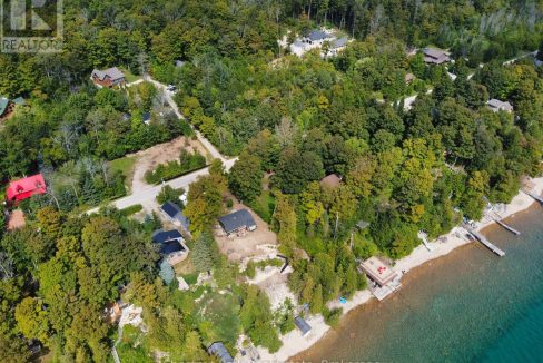 28828339-2.jpg