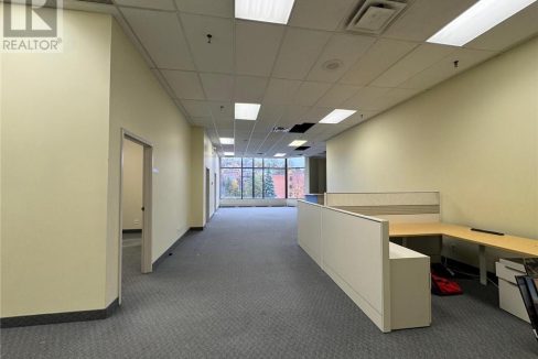 29028620-2.jpg