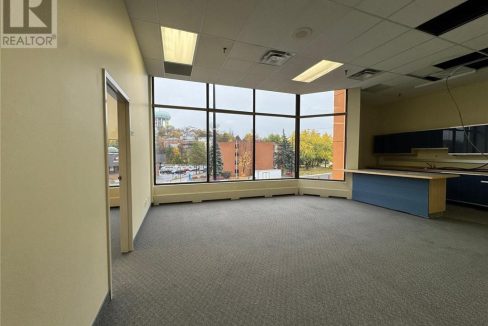 29028620-9.jpg