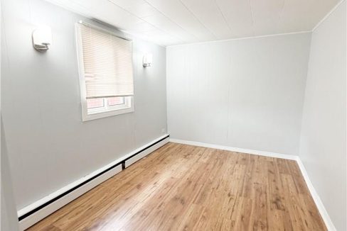 29298713-10.jpg