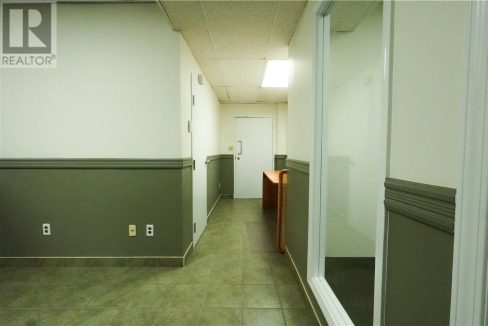 29403315-10.jpg