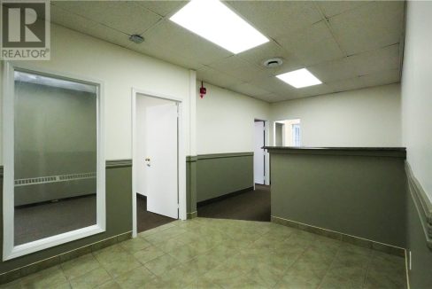 29403315-13.jpg