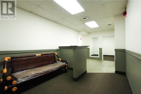 29403315-14.jpg