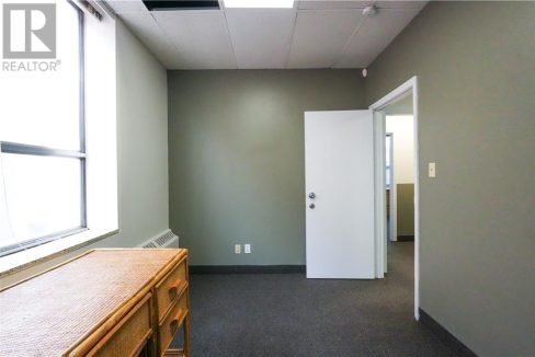 29403315-18.jpg