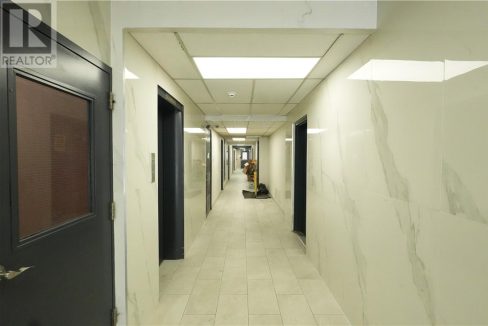 29403317-6.jpg