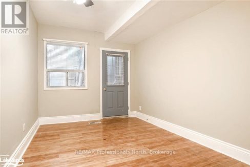 29436994-6.jpg