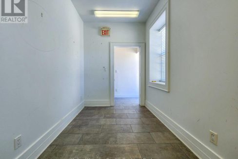 29454664-8.jpg