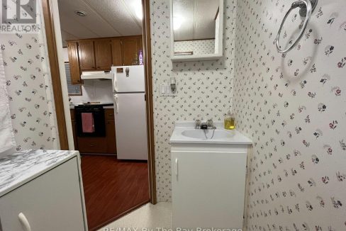 29548514-13.jpg