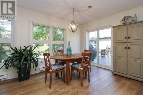 29560198-8.jpg