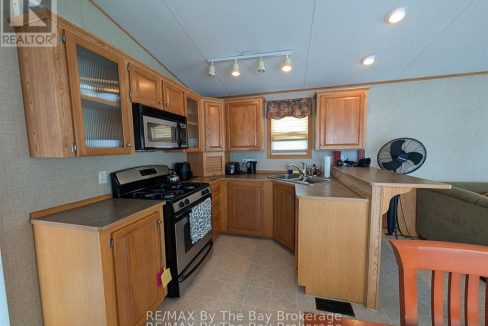 29607441-6.jpg