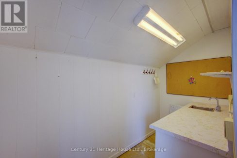 29610158-9.jpg