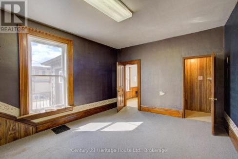 29610159-8.jpg