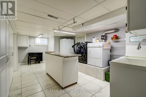 29627480-d5a3111643-30.jpg