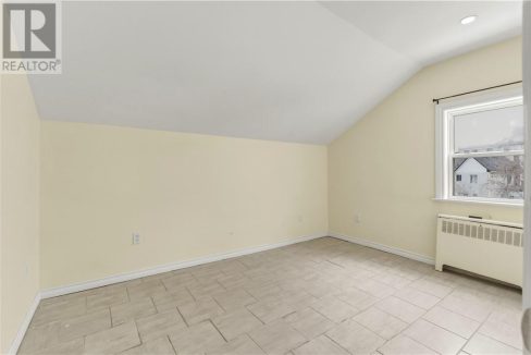 29645507-6.jpg