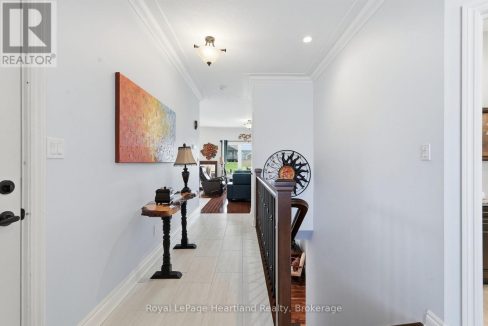 29654797-6.jpg