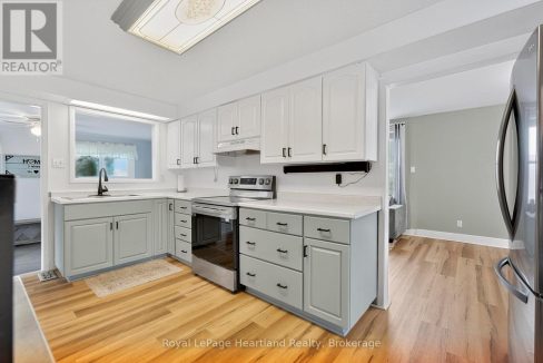 29671057-4.jpg