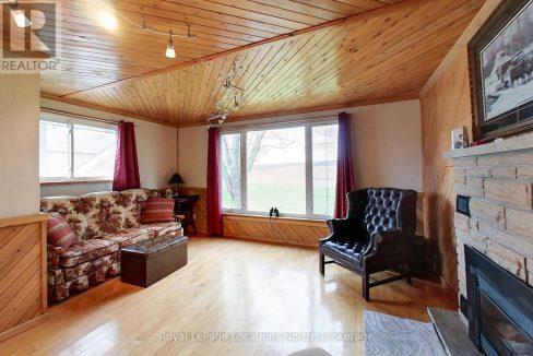 29678168-18.jpg