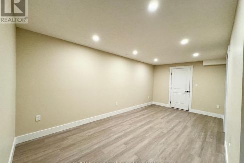 29679419-13.jpg