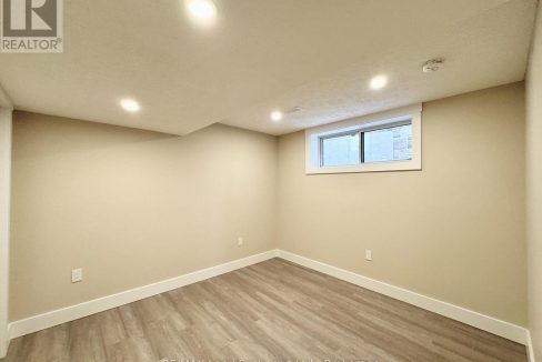 29679419-14.jpg