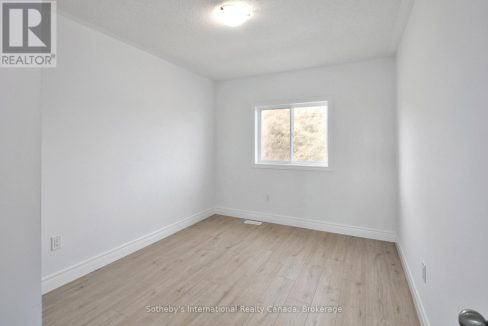 29683647-9.jpg