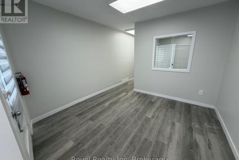 29693401-3.jpg