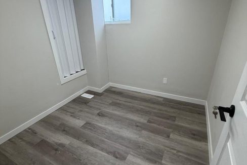 29693401-5.jpg
