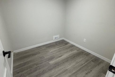 29693401-6.jpg