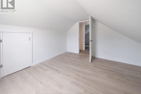 29697648-24.jpg