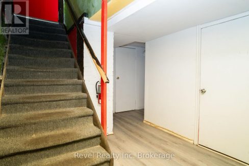29700627-8.jpg