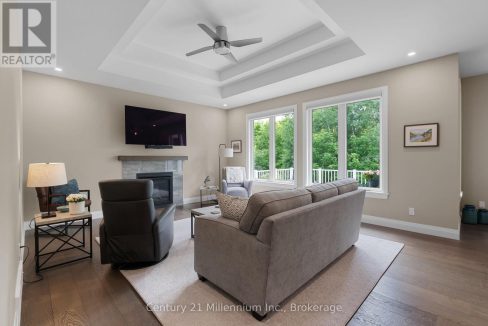 29751527-c4bd6cf957-10.jpg