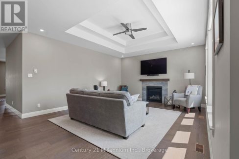 29751527-c4bd6cf957-12.jpg