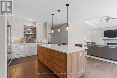 29751527-c4bd6cf957-15.jpg