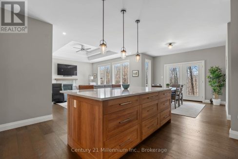 29751527-c4bd6cf957-19.jpg