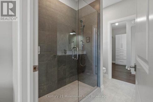 29751527-c4bd6cf957-27.jpg