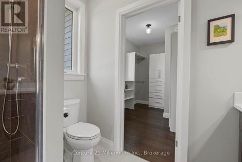 29751527-c4bd6cf957-29.jpg
