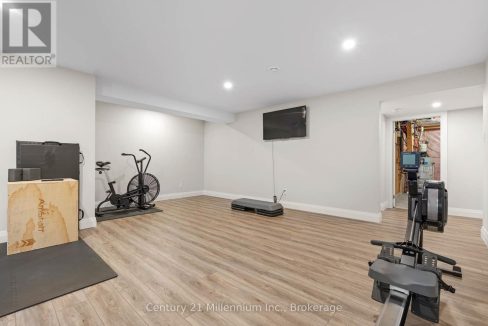 29751527-c4bd6cf957-36.jpg