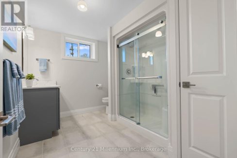 29751527-c4bd6cf957-38.jpg