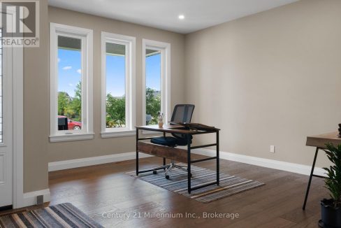 29751527-c4bd6cf957-7.jpg