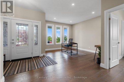 29751527-c4bd6cf957-8.jpg