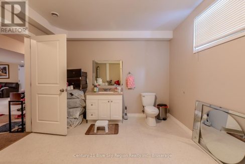 29776260-49.jpg
